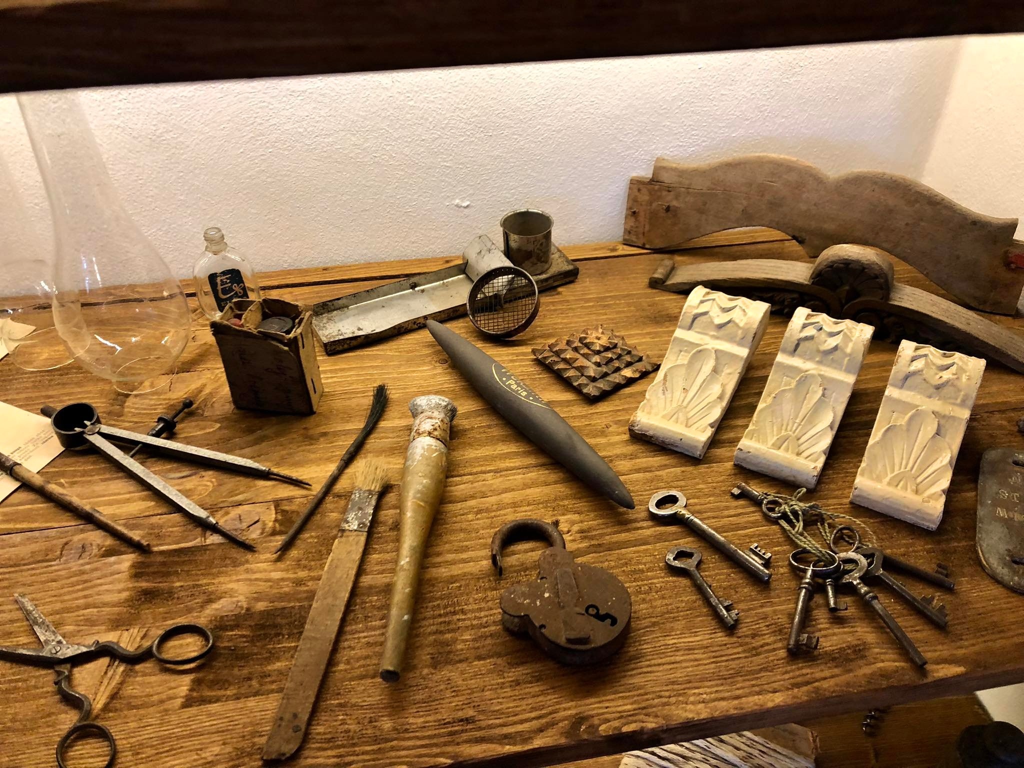 Skříň v Habří je k prasknutí naplněná historií. Život ve vsi připomínají i naučné panely - 2048 x 1536