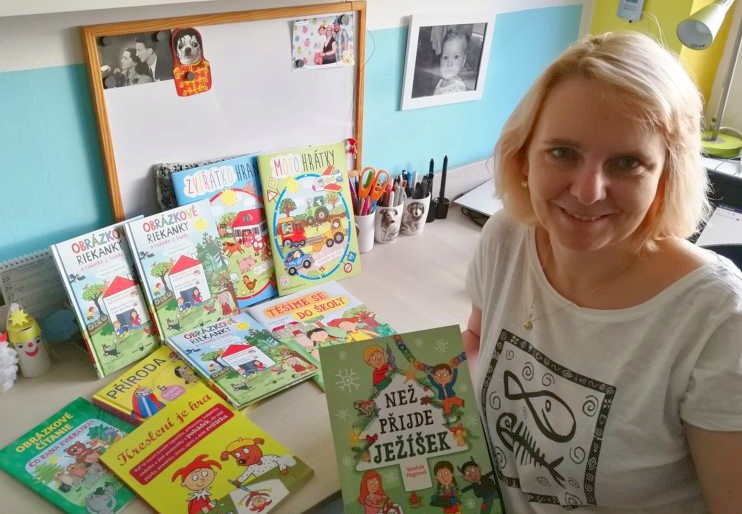 SVIŠTÍME DO POLIČKY! Zbrusu nová interaktivní výstava láká milovníky ilustrací Venduly Hegerové - 742 x 514