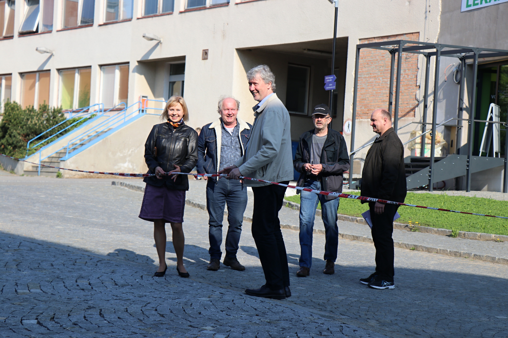 V  areálu novoměstské nemocnice přibyla parkovací místa - 2000 x 1333 