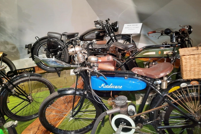 Muzeum historických motocyklů - 2200 x 1650
