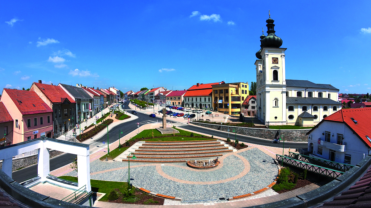 Masarykovo náměstí - 1200 x 675