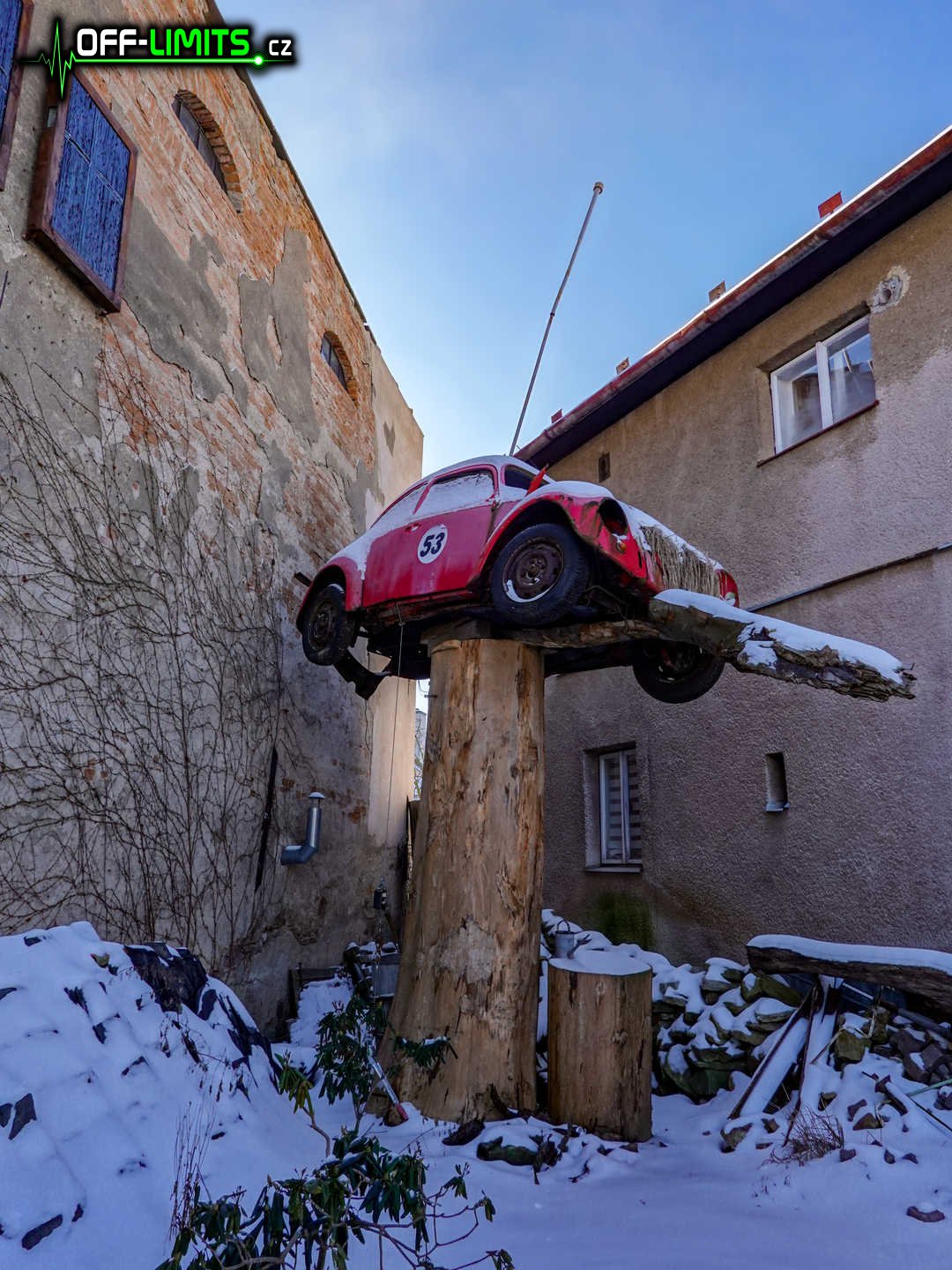 Auto na špalku